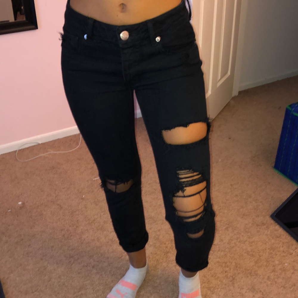 Black American Eagle ripped jeans